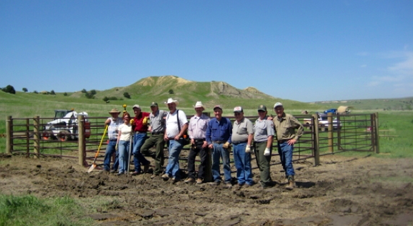 BH BCH SD with NPS personnel installing corrals at Sage Creek
